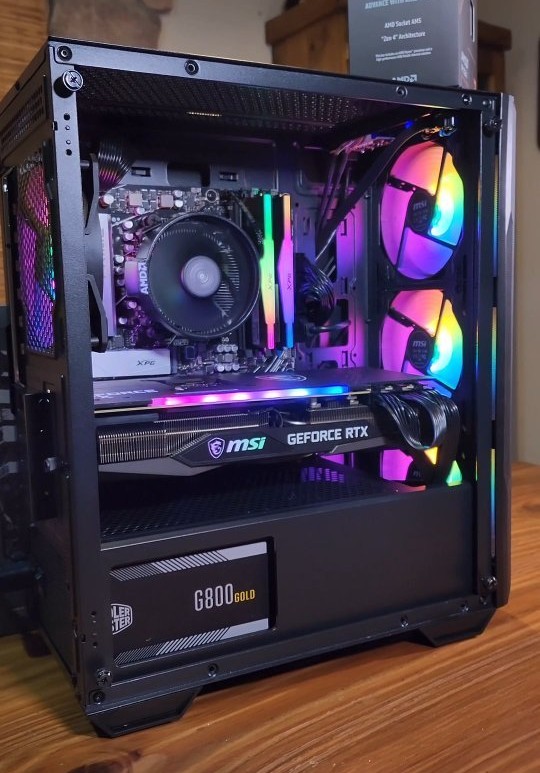 PC Gamer con iluminación de colores